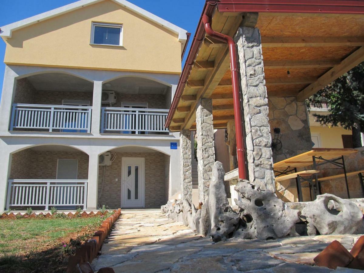 Apartmani Mala Sirena Maslenica Exterior foto
