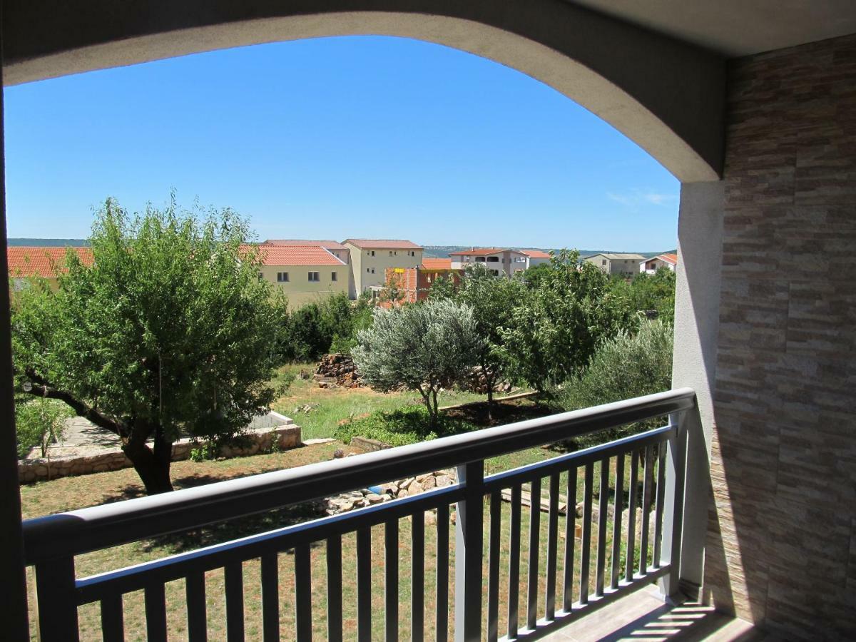 Apartmani Mala Sirena Maslenica Exterior foto