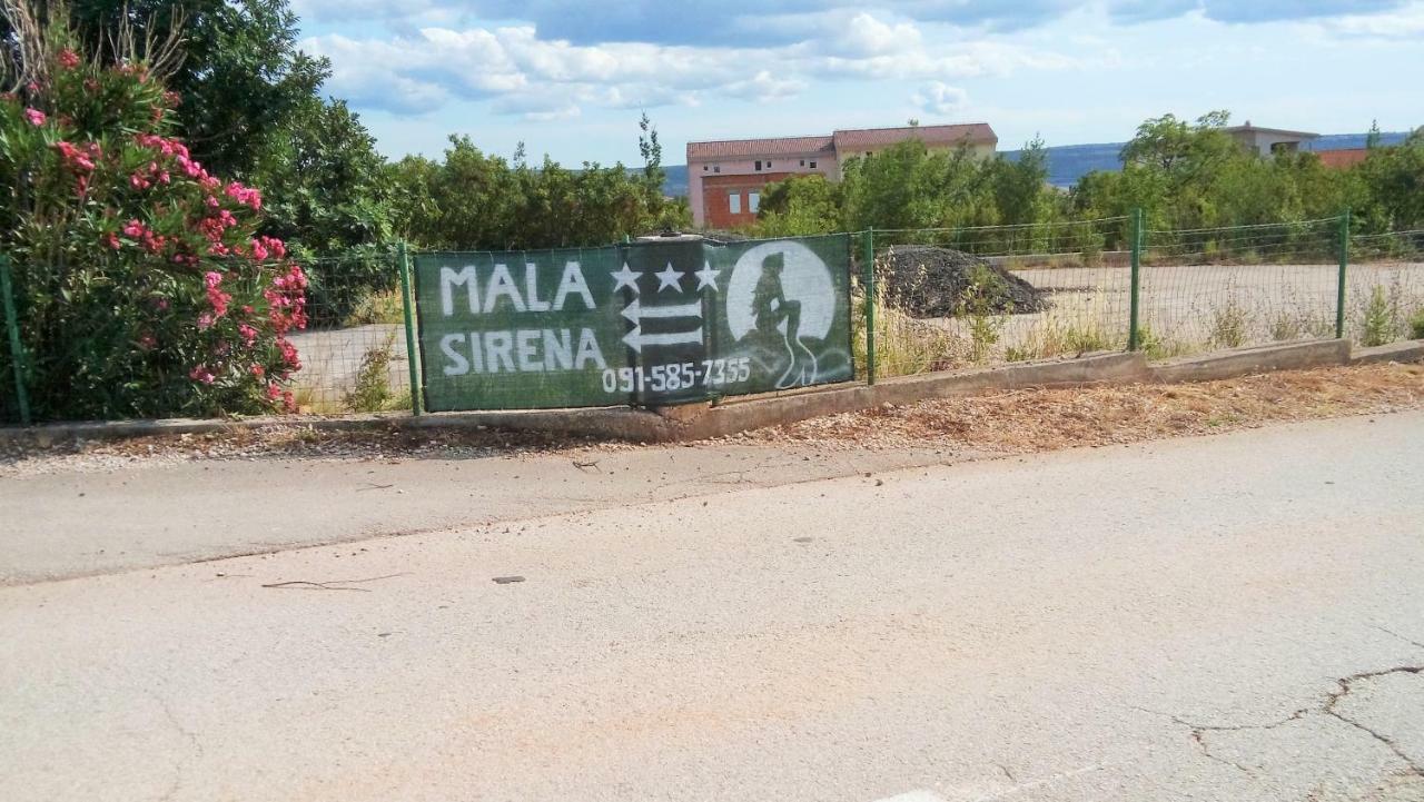 Apartmani Mala Sirena Maslenica Exterior foto
